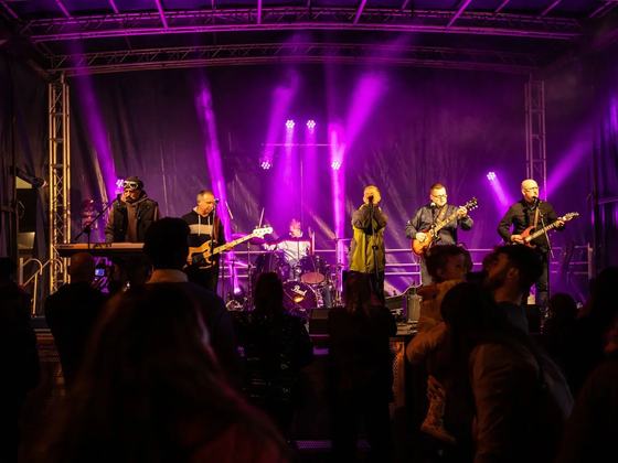 Dextra: Live at Axis