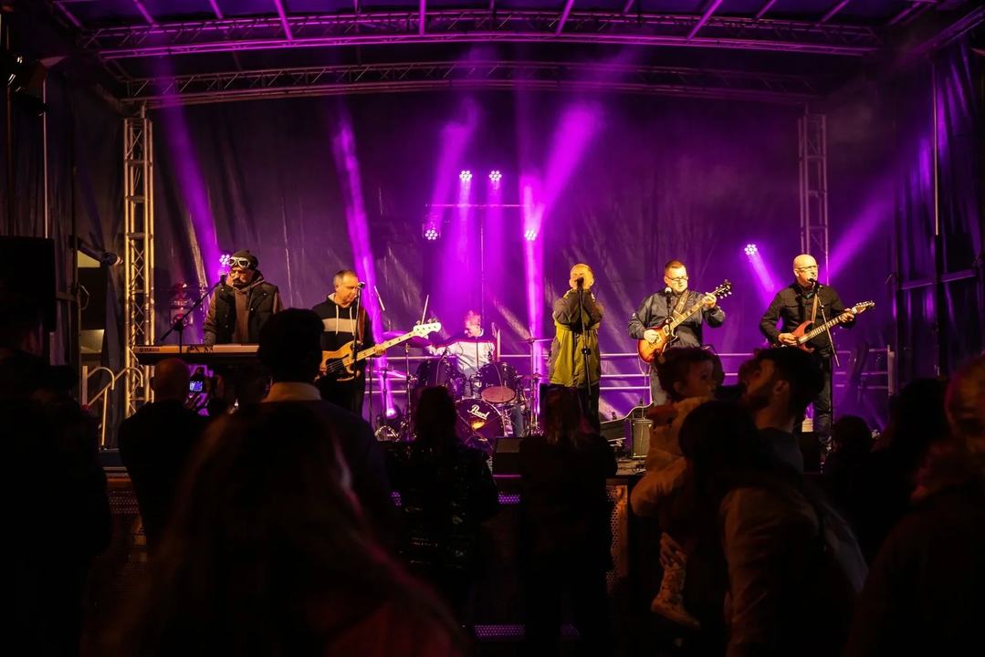 Dextra: Live at Axis