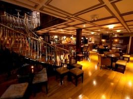 Arthur's Bar at the Court Yard Hotel