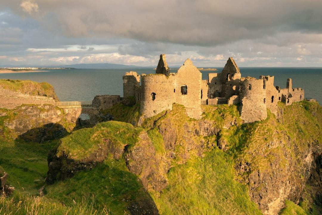 Giant's Causeway and Titanic Distillery Whiskey Tour