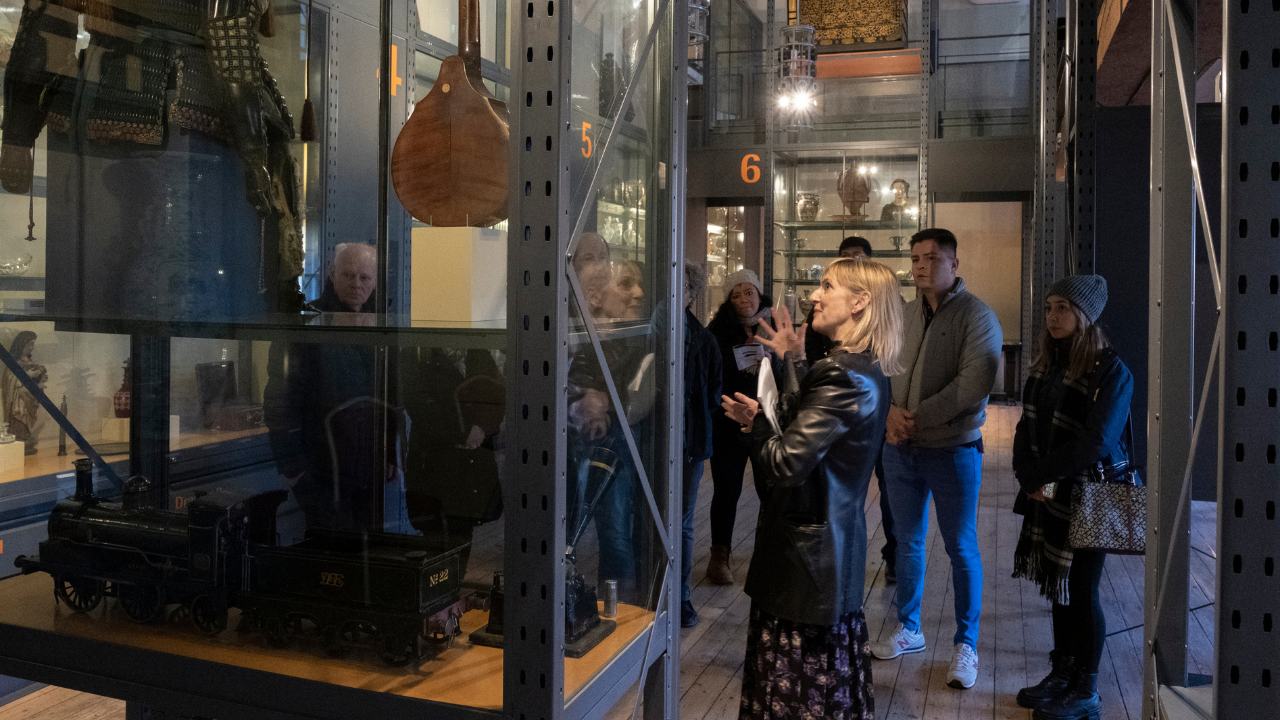 EVENT BOOKED OUT - Culture Club: A 'Guides Guide' Slow Looking tour with Catriona O'Neill