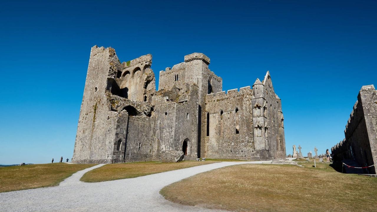Blarney Castle, Rock of Cashel & Cork Day Trip