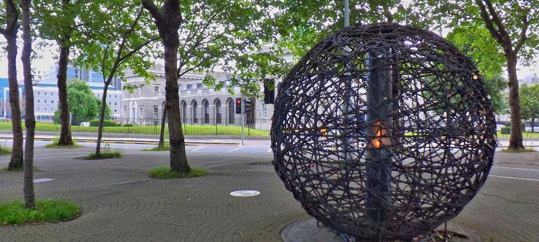 Universal Links on Human Rights Sculpture