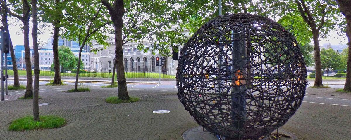 Universal Links on Human Rights Sculpture