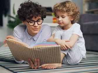 Dialogic Reading and Storytelling for Parents and Babies