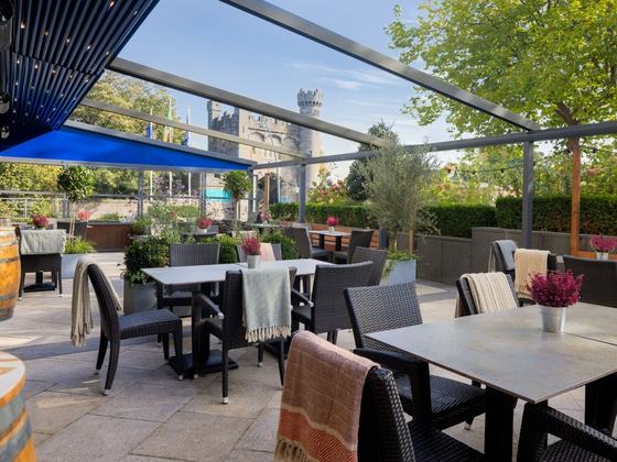 Broyage Bar, Bistro & Terrace