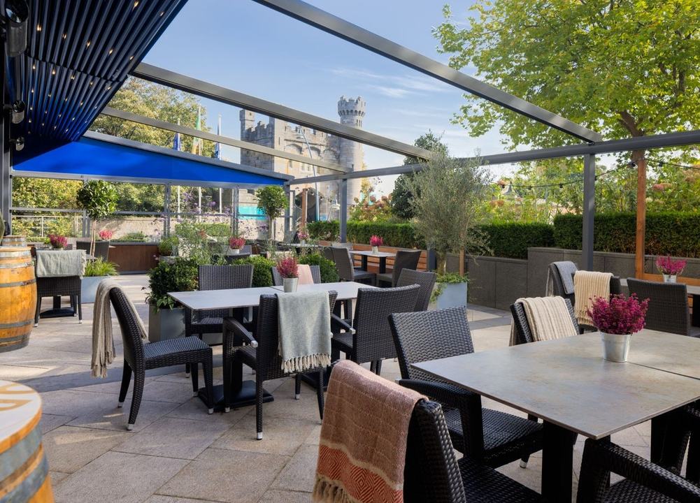 Broyage Bar, Bistro & Terrace