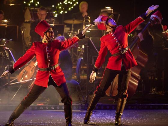 This Way to Christmas! Featuring the Snowman (Relaxed Performance)