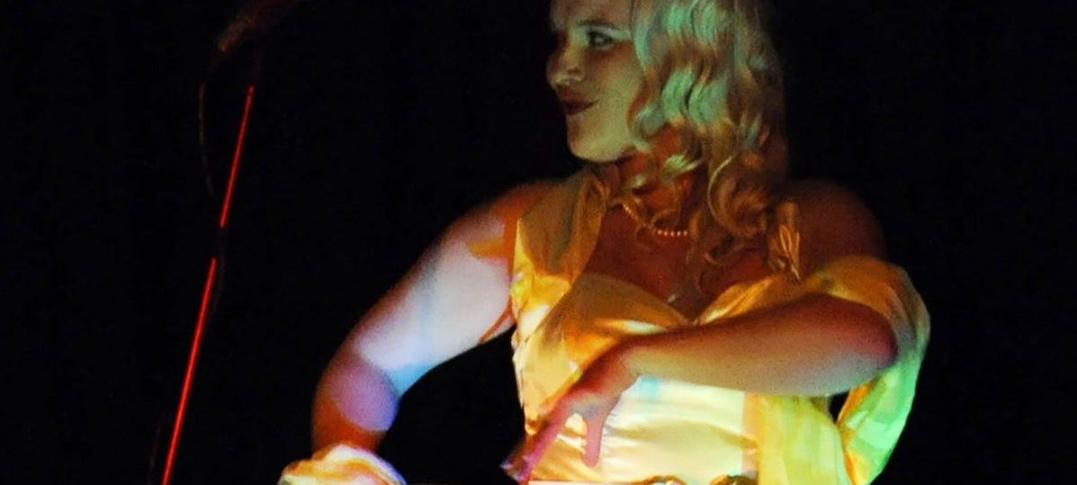 Truly DiVine sings Doris Day