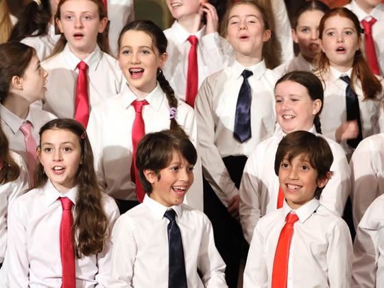 A Christmas Celebration with Cór na nÓg and Cór Linn