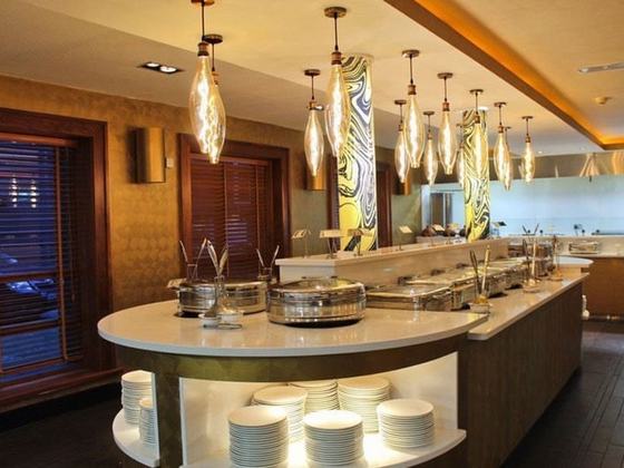 Vela Restaurant & Bar