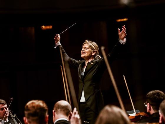 Keri-Lynn Wilson Conducts Ukrainian Freedom Orchestra