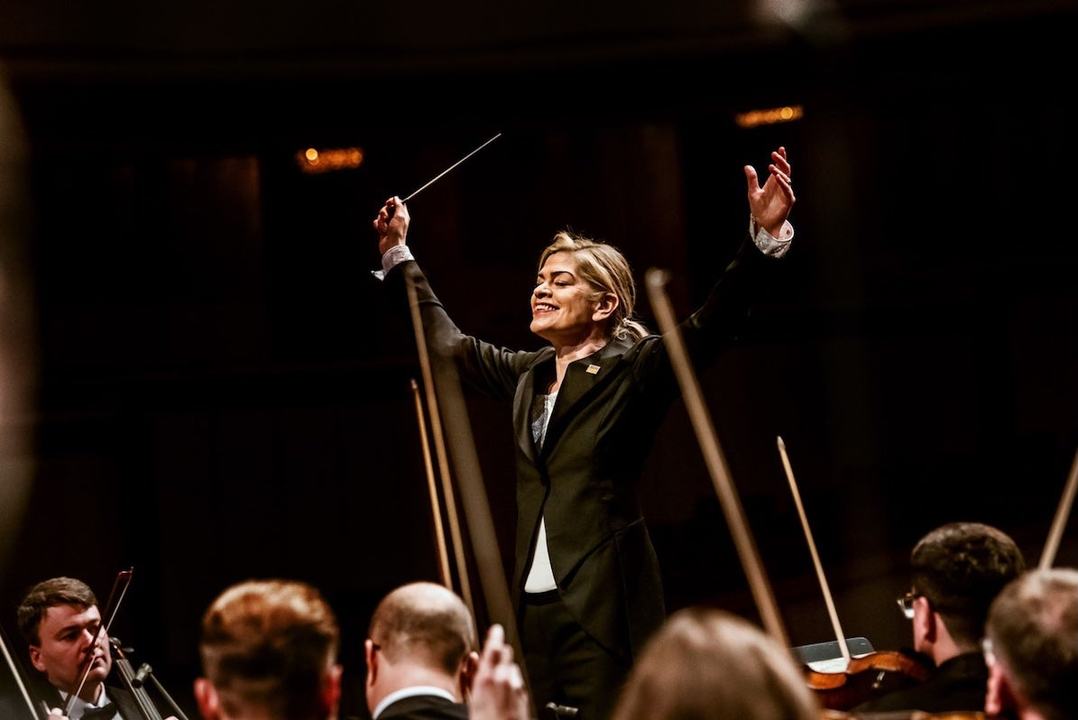 Keri-Lynn Wilson Conducts Ukrainian Freedom Orchestra