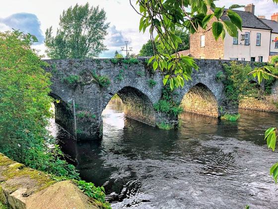 The Old Bridge, Trim