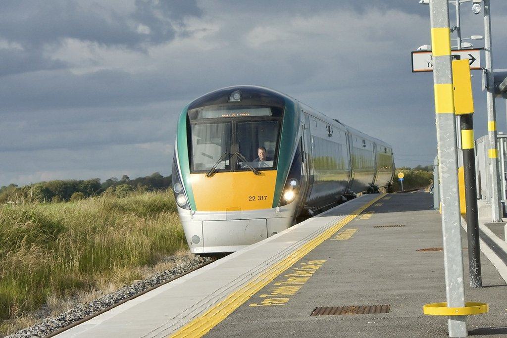 Cliffs of Moher & Bunratty Castle Day Tour by Train