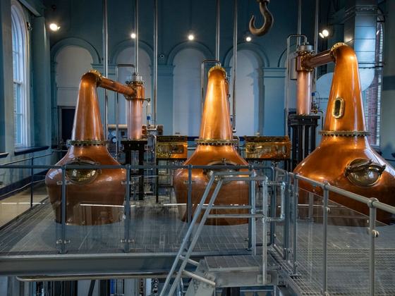 Giant's Causeway and Titanic Distillery Whiskey Tour
