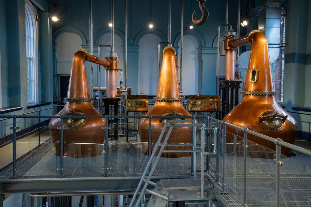 Giant's Causeway and Titanic Distillery Whiskey Tour