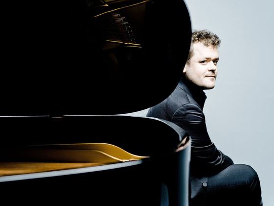 NSOI: Benjamin Grosvenor plays Beethoven