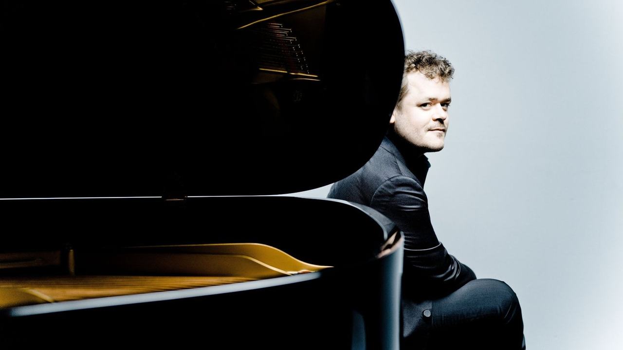 NSOI: Benjamin Grosvenor plays Beethoven