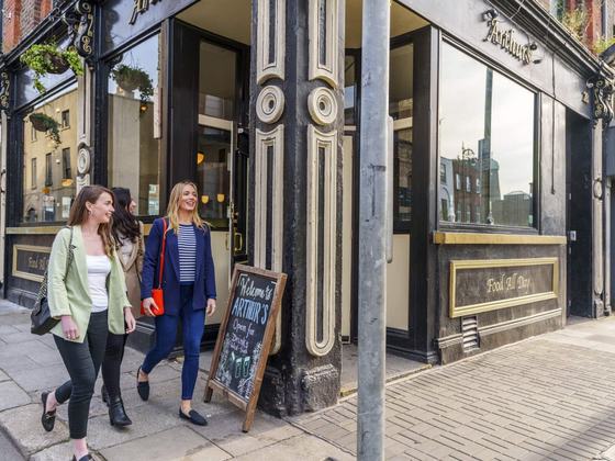 Yellow Umbrella - Dublin Distillery & Whiskey Tour