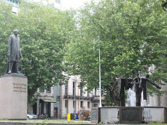Thomas Davis Statue and Memorial Fountain
