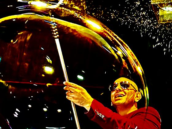 Ray Bubbles: The Ultimate Bubble Show