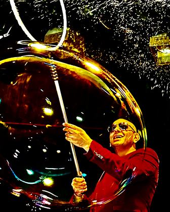 Ray Bubbles: The Ultimate Bubble Show